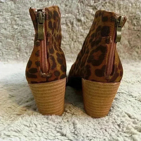 Chic Leopard Ankle Bootie - Picture 6 of 7